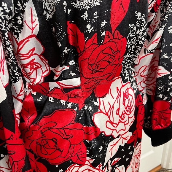 Jones New York Robe Red Black Floral S M Small Medium - Picture 5 of 7